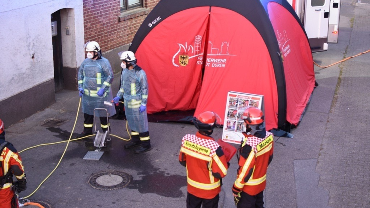 FW Düren: Neuer Gerätewagen Einsatzhygiene - Foto: presseportal.de