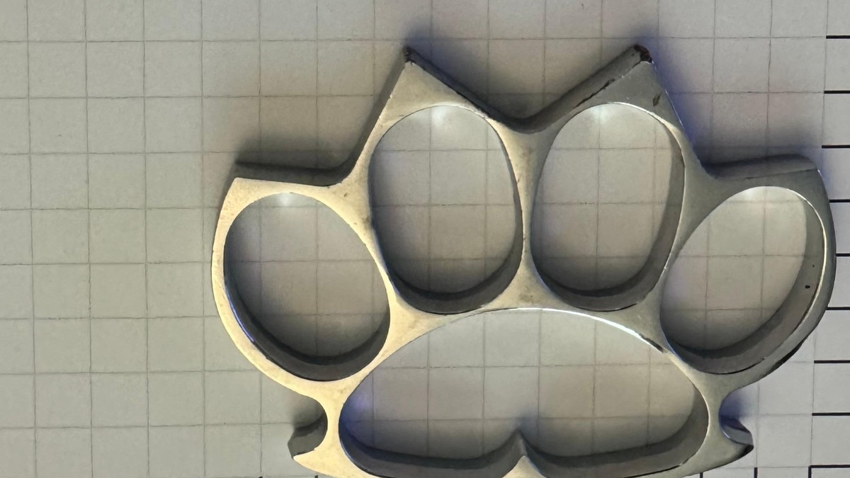 BPOL NRW: Bundespolizei stellt Jugendlichen mit Schlagring im Essener Hauptbahnhof - Foto: presseportal.de