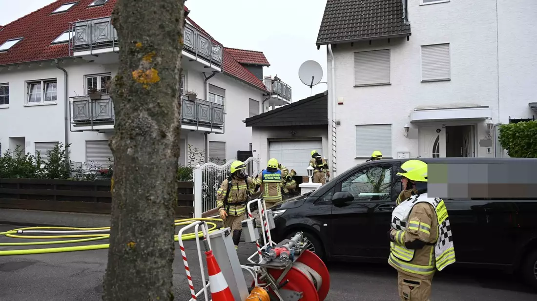 FW Pulheim: Garagenbrand in Pulheim - Bild: presseportal.de