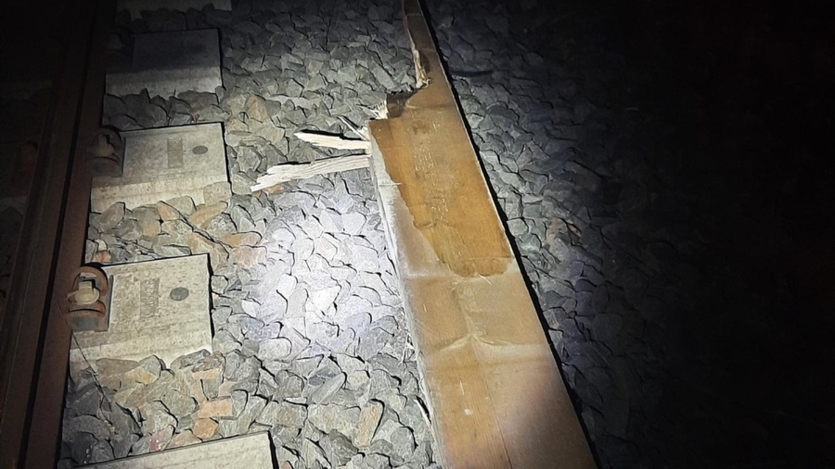 BPOL-KL: Zeugenaufruf - Unbekannte legen Bretter auf die Gleise - Foto: presseportal.de