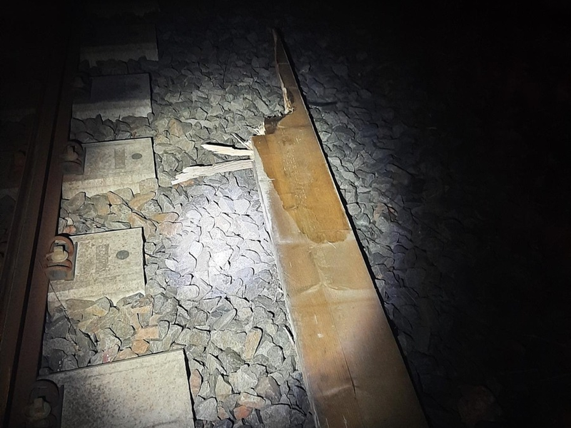 BPOL-KL: Zeugenaufruf - Unbekannte legen Bretter auf die Gleise - Foto: presseportal.de