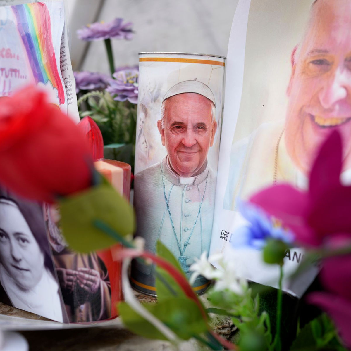 Für Papst Franziskus ist keine baldige Entlassung aus dem Gemelli-Krankenhaus in Sicht. - Foto: Alessandra Tarantino/AP/dpa