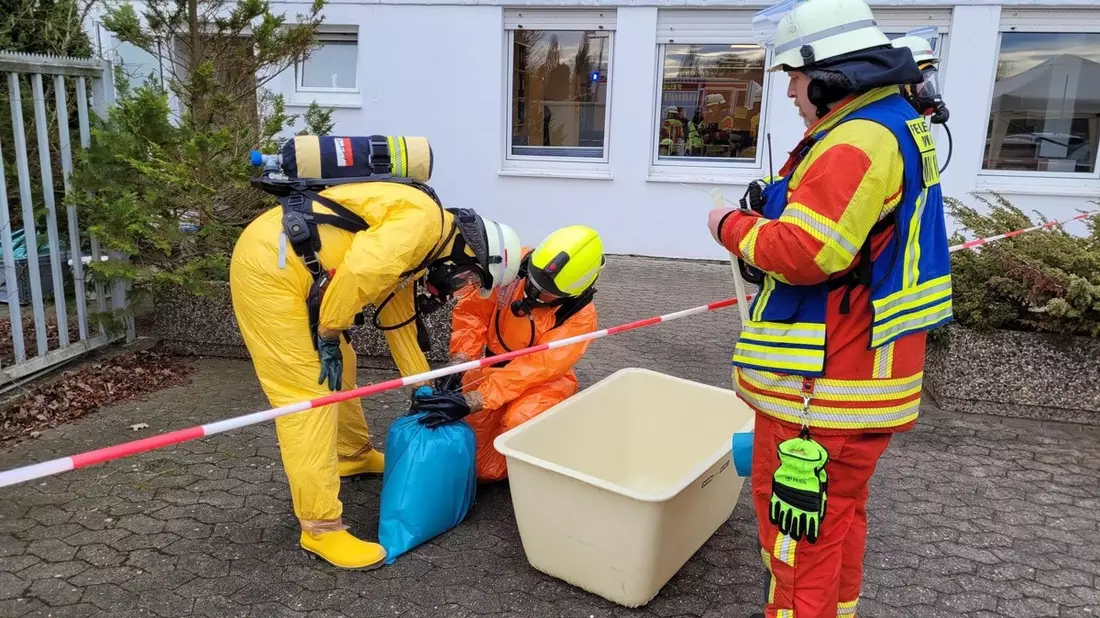 FW Minden: Gefahrstoffeinsatz in Minden, 2 Leichtverletzte. - Bild: presseportal.de