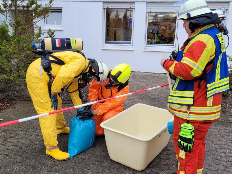 FW Minden: Gefahrstoffeinsatz in Minden, 2 Leichtverletzte. - Foto: presseportal.de