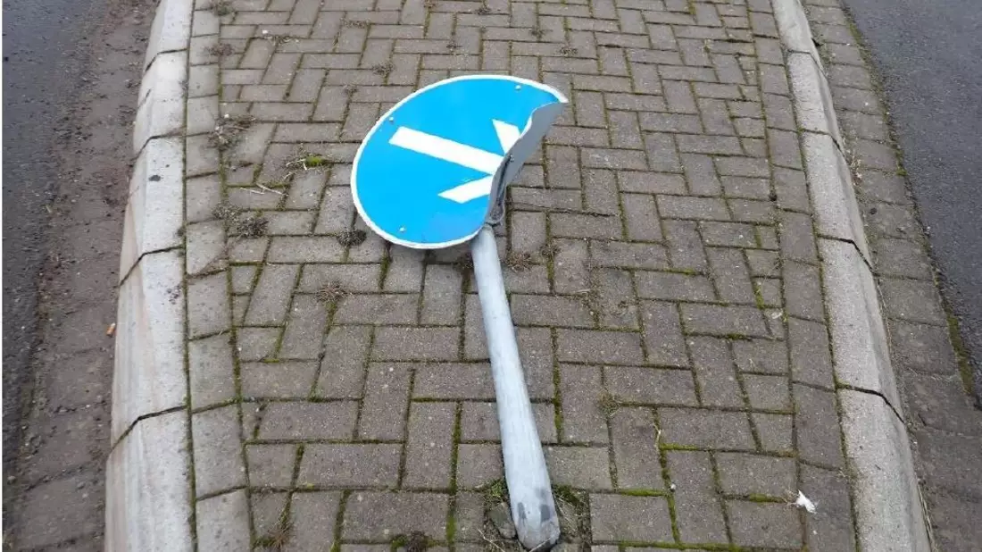 POL-ROW: ++ Unfallzeugen gesucht: Unbekannter beschädigt Verkehrszeichen ++ Mit Alkohol am Steuer: Zevener Polizei stoppt Autofahrer ++ - Bild: presseportal.de