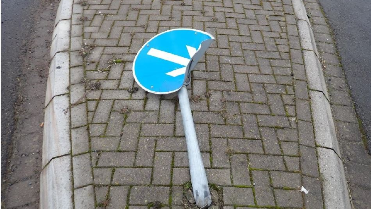 POL-ROW: ++ Unfallzeugen gesucht: Unbekannter beschädigt Verkehrszeichen ++ Mit Alkohol am Steuer: Zevener Polizei stoppt Autofahrer ++ - Foto: presseportal.de