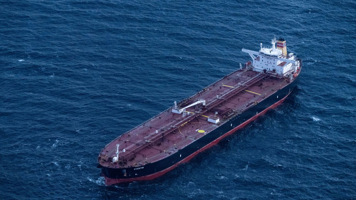 Die «Eventin» trieb im Januar stundenlang manövrierunfähig in der Ostsee. (Archivbild) - Foto: Stefan Sauer/dpa