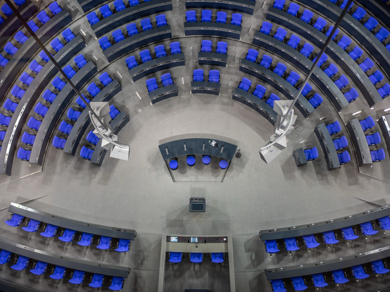 Der durchschnittliche Abgeordnete im frisch gewählten Bundestag ist männlich und 47 Jahre alt. (Foto Archiv) - Foto: Michael Kappeler/dpa