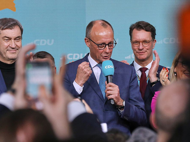 Friedrich Merz mit Unions-Spitzenpolitikern am 23.02.2025 - Foto: über dts Nachrichtenagentur