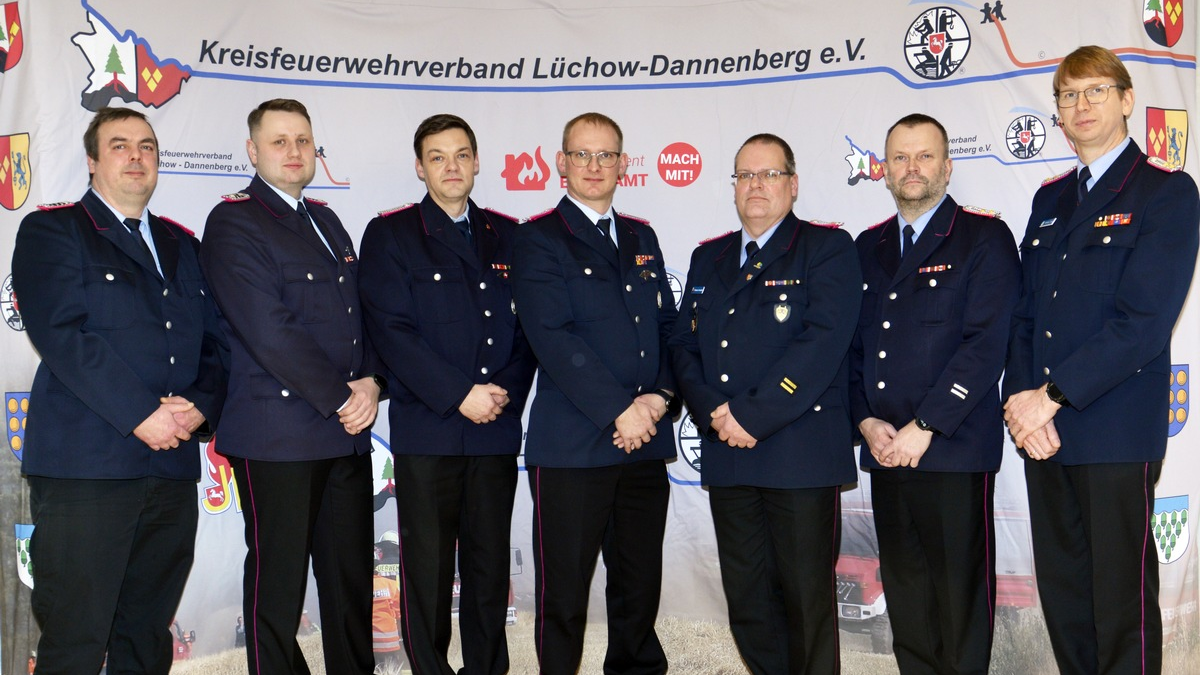 FW Lüchow-Dannenberg: Kreisfeuerwehr Lüchow-Dannenberg: Umstruktuierung schreitet voran +++ Kreisfeuerwehrverband verkleinert Vorstand - Foto: presseportal.de
