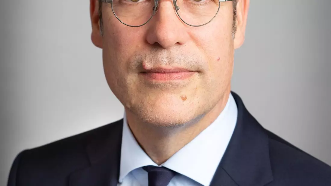 Commerzbank-Chefvolkswirt Jörg Krämer fordert nach der Bundestagswahl schnelle Impulse für die Wirtschaft. - Bild: Commerzbank/dpa