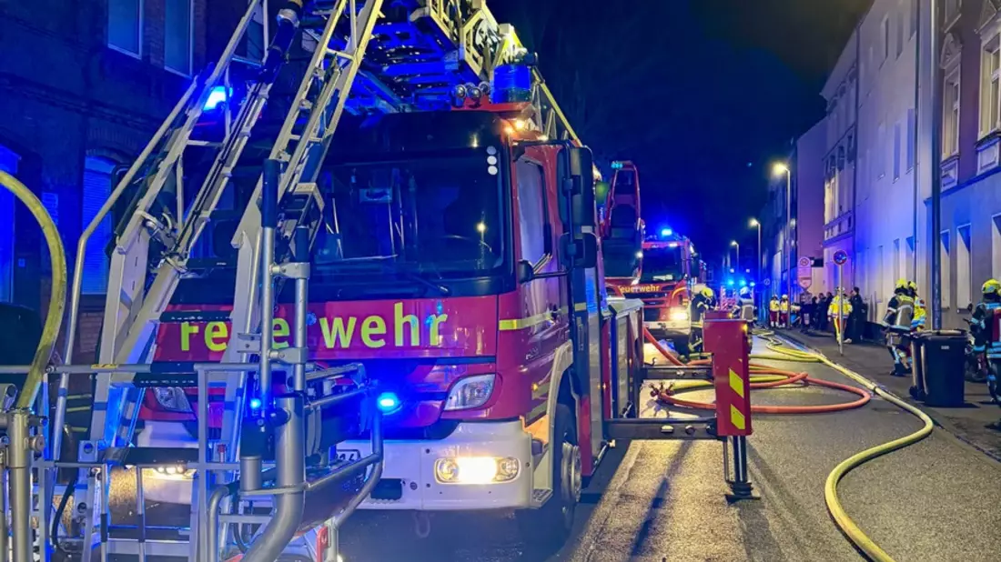 FW-GE: Dachstuhlbrand im Stadtteil Neustadt in Gelsenkirchen - Bild: presseportal.de