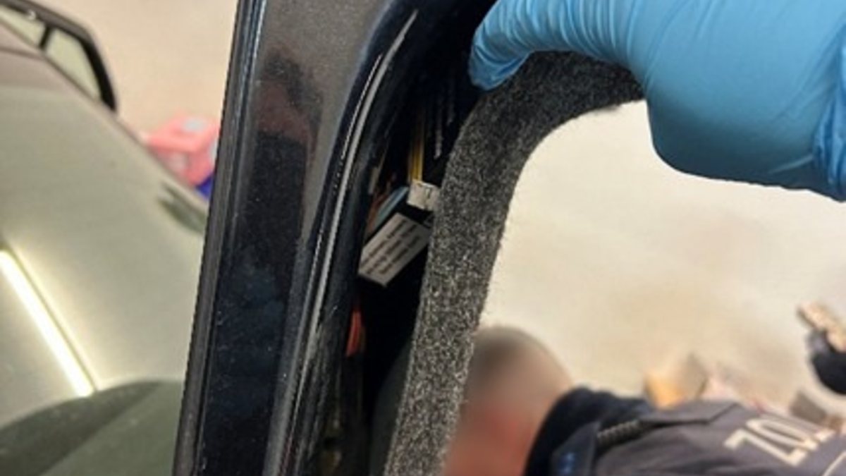 HZA-LA: Rollendes Schmuggelversteck Landshuter Zöllner spüren über 28.000 Zigaretten auf - Foto: presseportal.de