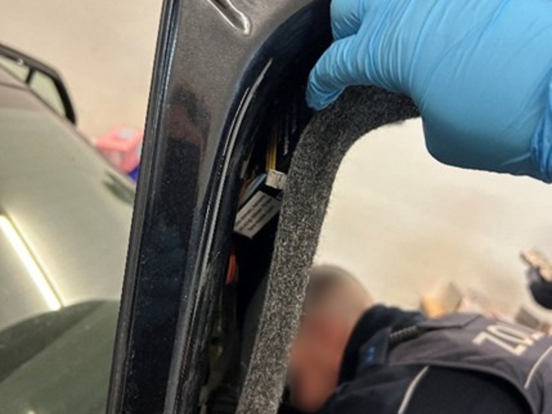 HZA-LA: Rollendes Schmuggelversteck Landshuter Zöllner spüren über 28.000 Zigaretten auf - Foto: presseportal.de