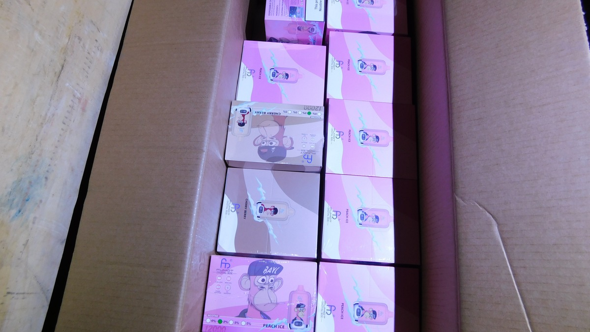 POL-NI: Nienburg - Transporter mit ungesicherter Ladung und nicht verkehrsfähigen Waren unterwegs - Foto: presseportal.de