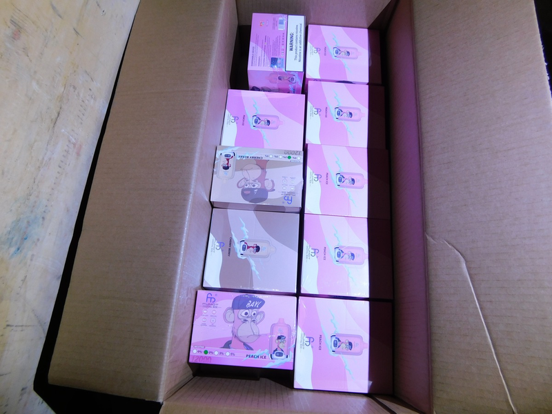 POL-NI: Nienburg - Transporter mit ungesicherter Ladung und nicht verkehrsfähigen Waren unterwegs - Foto: presseportal.de