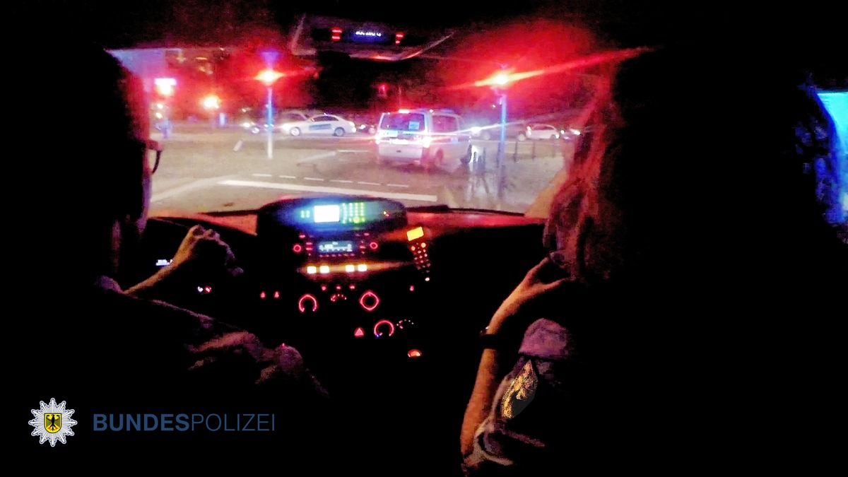 Bundespolizeidirektion München: Streit eskaliert / Mann in S-Bahn mit Glasflasche attackiert - Foto: presseportal.de