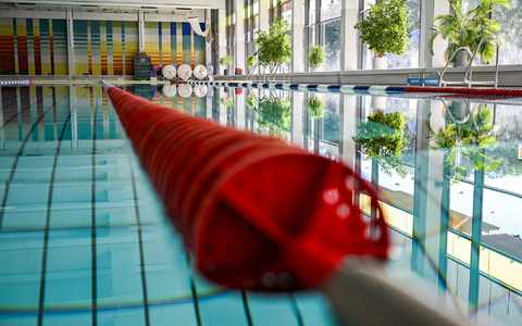 Der Junge konnte noch reanimiert werden, starb aber Tage später im Krankenhaus. (Symbolbild)  - Foto: Jens Kalaene/dpa