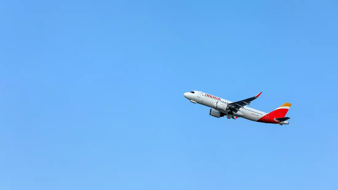 Der ungewöhnliche Zwischenfall ereignete sich während eines Iberia-Fluges. (Symbolbild) - Bild: Bodo Marks/dpa