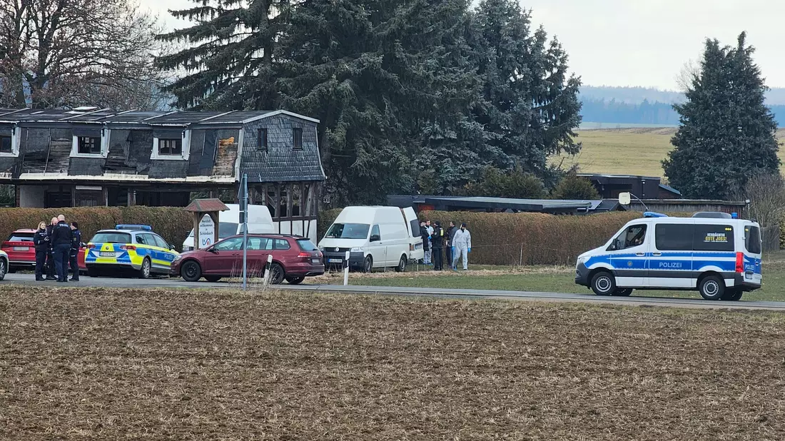 Im Vogtland sind drei Leichen gefunden worden, die Umstände sind noch unklar. - Bild: Mike Mueller/dpa