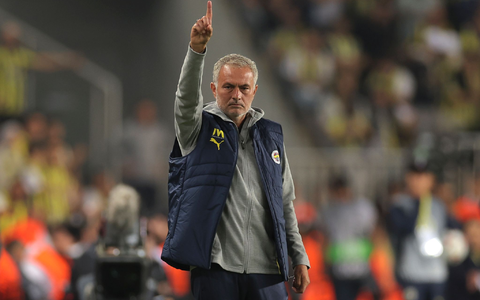 Das Derby und sein Protagonist: «Fener»-Trainer José Mourinho. - Foto: Uncredited/AP