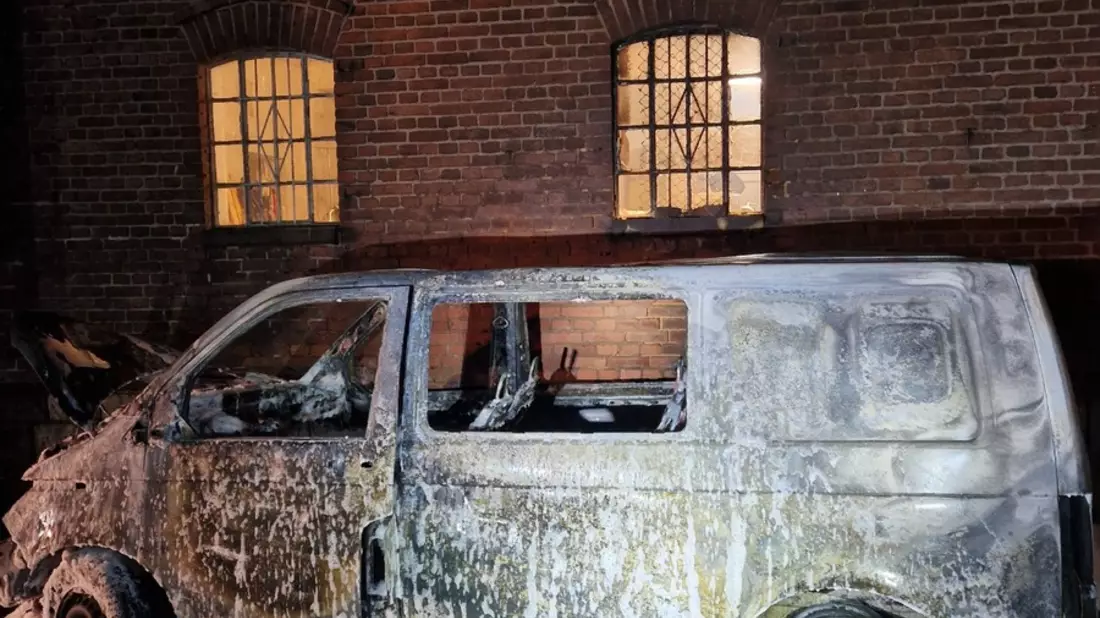 POL-NI: VW Transporter in Brand geraten - Bild: presseportal.de