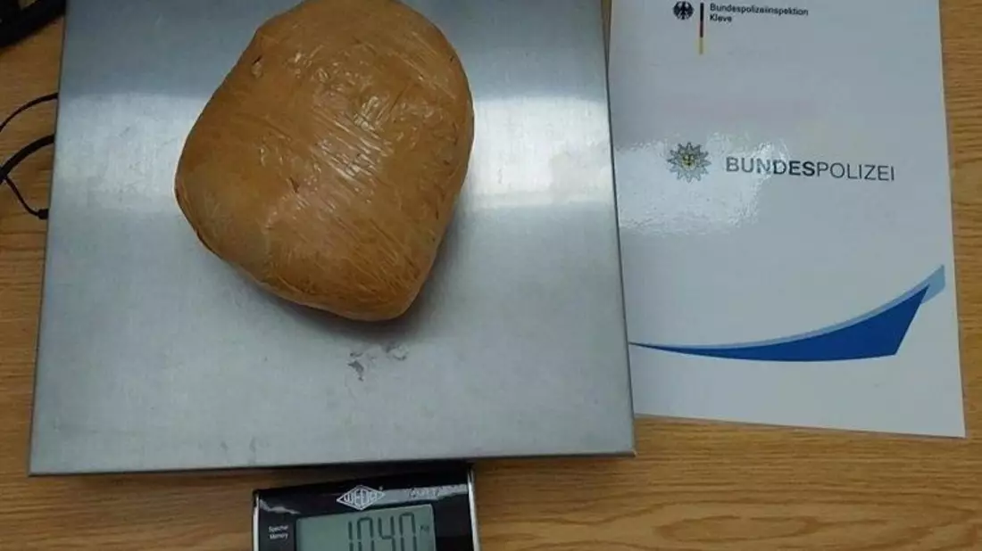 BPOL NRW: Fahndungserfolg im Rahmen der Grenzkontrollen: 1 Kilogramm Heroin im Wert von über 40.000 EUR auf der Autobahn 3 festgestellt - Bild: presseportal.de