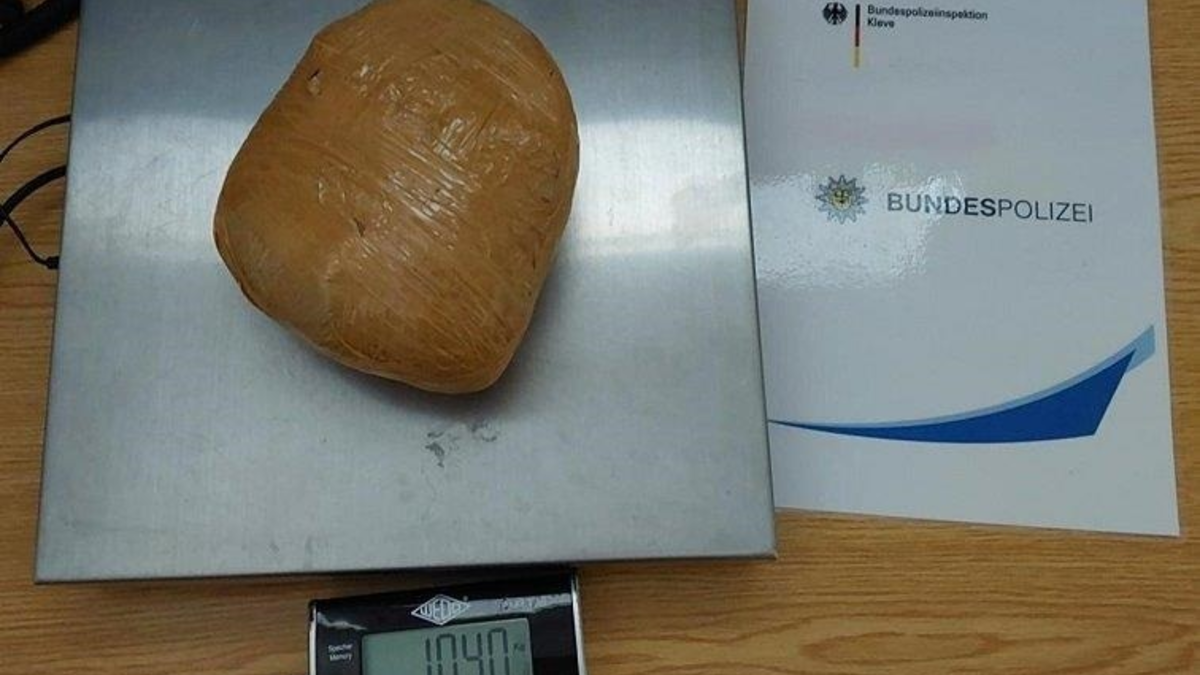 BPOL NRW: Fahndungserfolg im Rahmen der Grenzkontrollen: 1 Kilogramm Heroin im Wert von über 40.000 EUR auf der Autobahn 3 festgestellt - Foto: presseportal.de