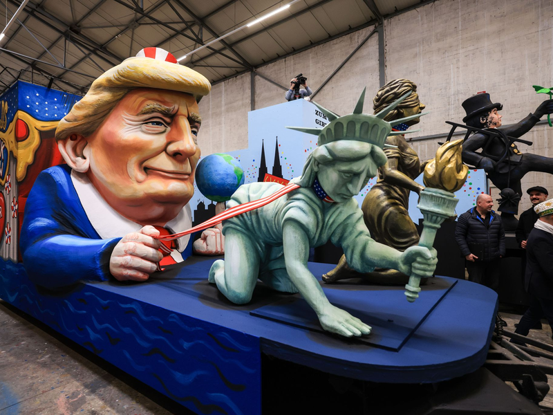 Ein Kölner Rosenmontagswagen zum Missbrauchsskandal in der katholischen Kirche hat Kritik der CDU ausgelöst. - Foto: Oliver Berg/dpa