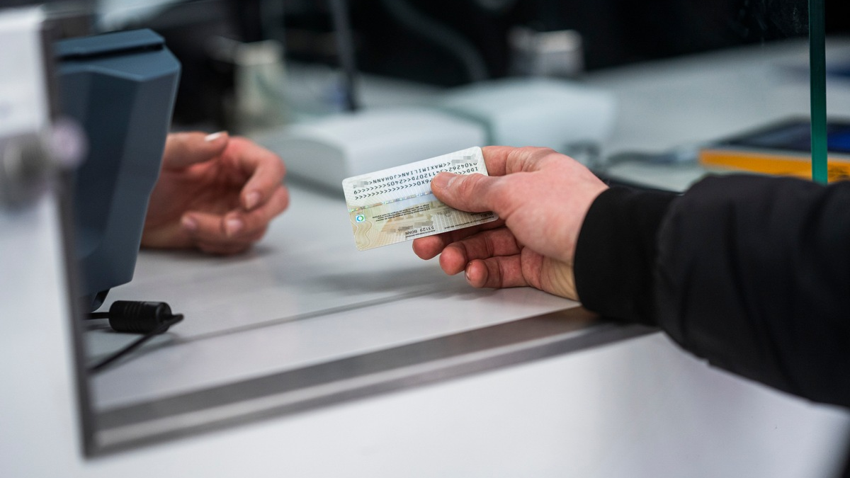 BPOL NRW: Reisepläne kurz vor dem Boarding geplatzt - Ausreise nach Barcelona verhindert. - Foto: presseportal.de