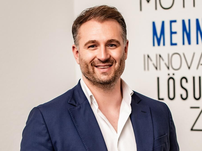 Des einen Leid, des anderen Freud: Sören Mennerich von der MENNERICH Recruiting GmbH verrät, so profitieren Baugewerbe und Industrie von Quereinsteigern auf Jobsuche - Foto: presseportal.de