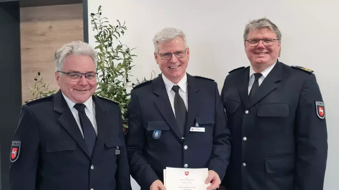 POL-GOE: Wechsel an der Spitze des Polizeikommissariats Stadthagen: Erster Kriminalhauptkommissar Michael Panitz in den Ruhestand verabschiedet - Erste Kriminalhauptkommissarin Nadine Steuer übernimmt Leitung - Bild: presseportal.de