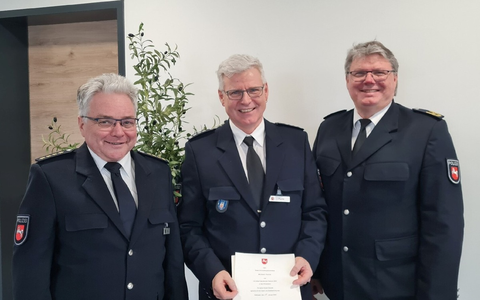 POL-GOE: Wechsel an der Spitze des Polizeikommissariats Stadthagen: Erster Kriminalhauptkommissar Michael Panitz in den Ruhestand verabschiedet - Erste Kriminalhauptkommissarin Nadine Steuer übernimmt Leitung - Foto: presseportal.de