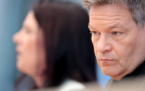 Zehntausende wollen, dass Habeck in der Politik bleibt. (Archivbild) - Foto: Carsten Koall/dpa