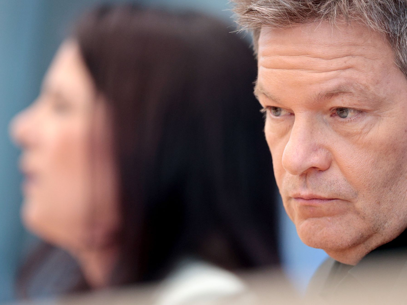 Zehntausende wollen, dass Habeck in der Politik bleibt. (Archivbild) - Foto: Carsten Koall/dpa