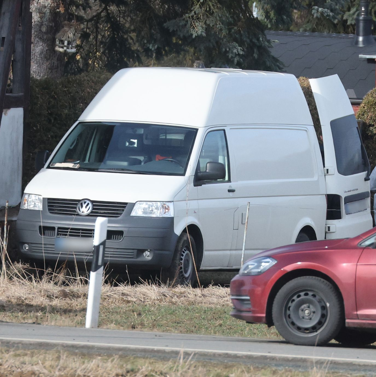 Die Polizei machte noch keine Angaben zur Identität der Toten. - Foto: Bodo Schackow/dpa
