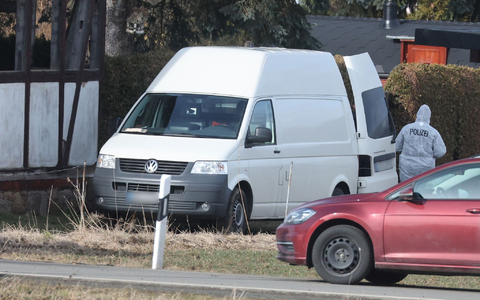Ein Vater soll in Neumark erst seine beiden Kinder, dann sich selbst getötet haben. In den kommenden Tagen plant die Polizei weitere Ermittlungen am Tatort (Archivbild) - Foto: Bodo Schackow/dpa Ein Vater soll in Neumark erst seine beiden Kinder, dann sich selbst getötet haben. In den kommenden Tagen plant die Polizei weitere Ermittlungen am Tatort (Archivbild) - Foto: Bodo Schackow/dpa