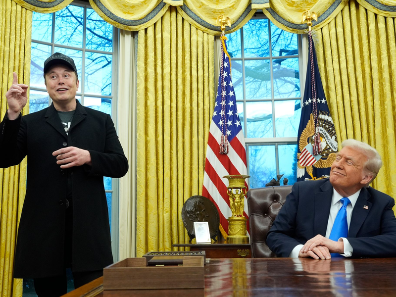 Zwei, die sich verstehen: Tech-Milliardär Elon Musk und US-Präsident Donald Trump. (Archiv) - Foto: Alex Brandon/AP/dpa