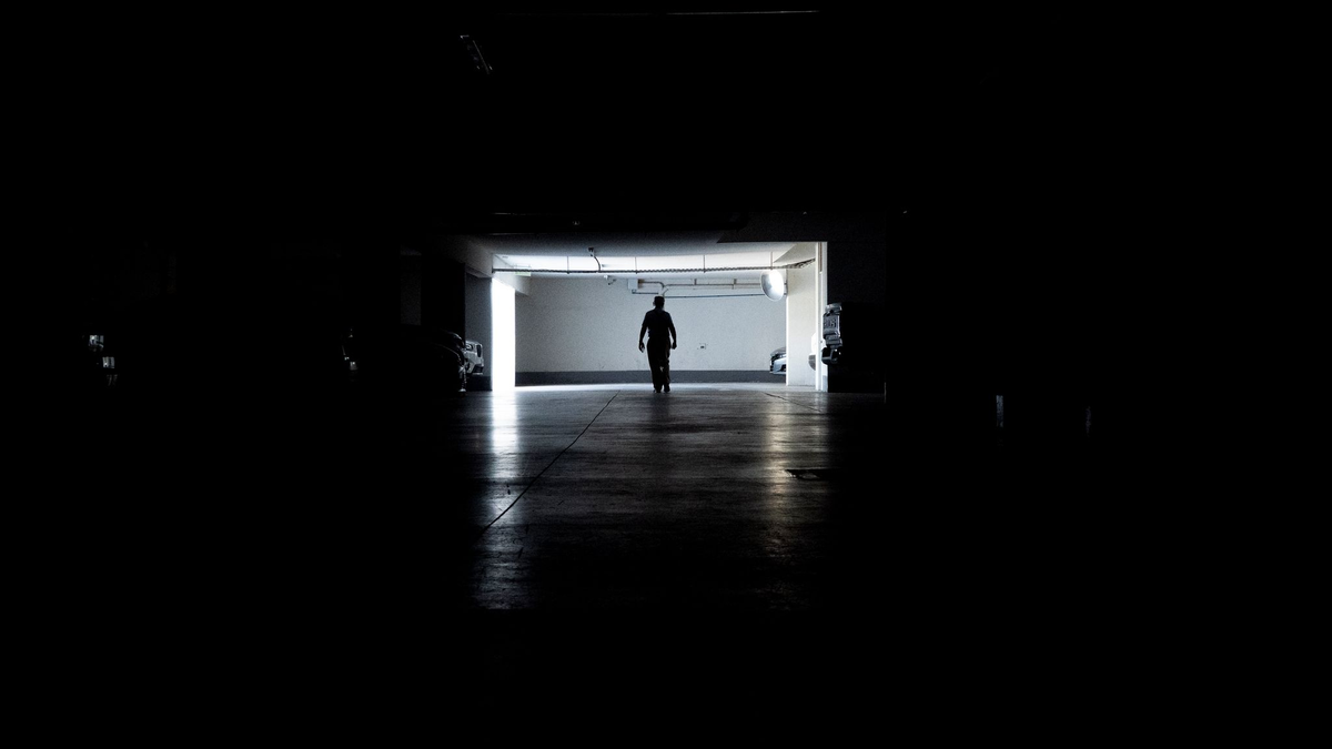 In weiten Teilen Chiles fiel die Elektrizität über Stunden aus. Die Regierung verhängte sicherheitshalber eine Ausgangssperre. - Foto: Matias Basualdo/AP/dpa