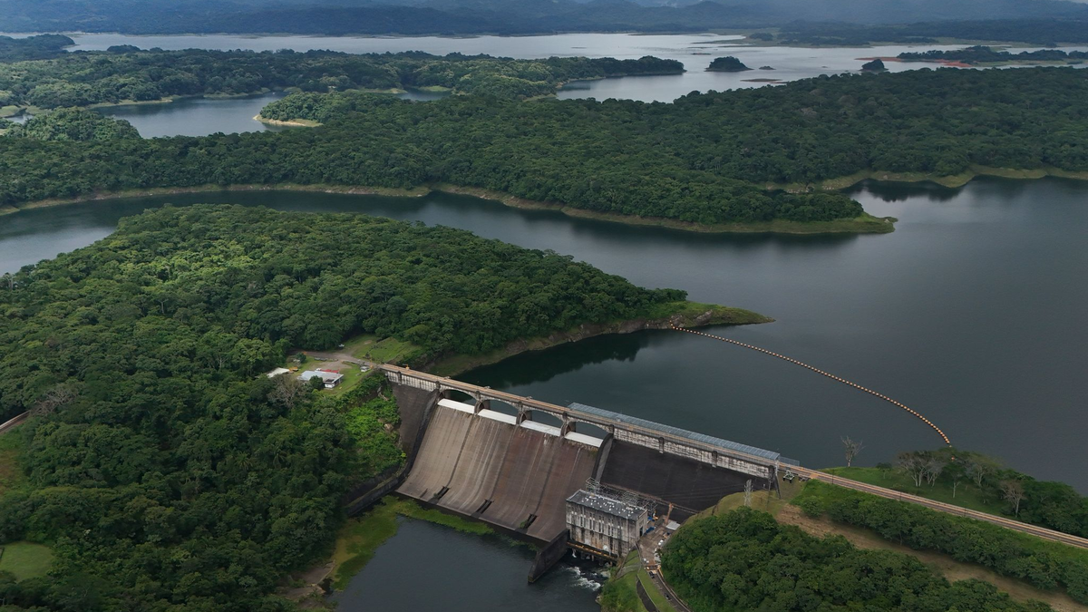 Der Kanal ist eine der wichtigsten Handelsrouten der Welt (Archivbild). - Foto: Matias Delacroix/AP