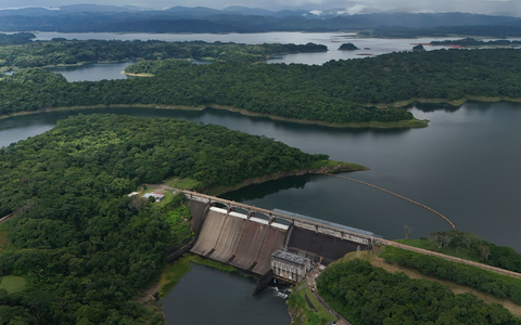 Der Kanal ist eine der wichtigsten Handelsrouten der Welt (Archivbild). - Foto: Matias Delacroix/AP