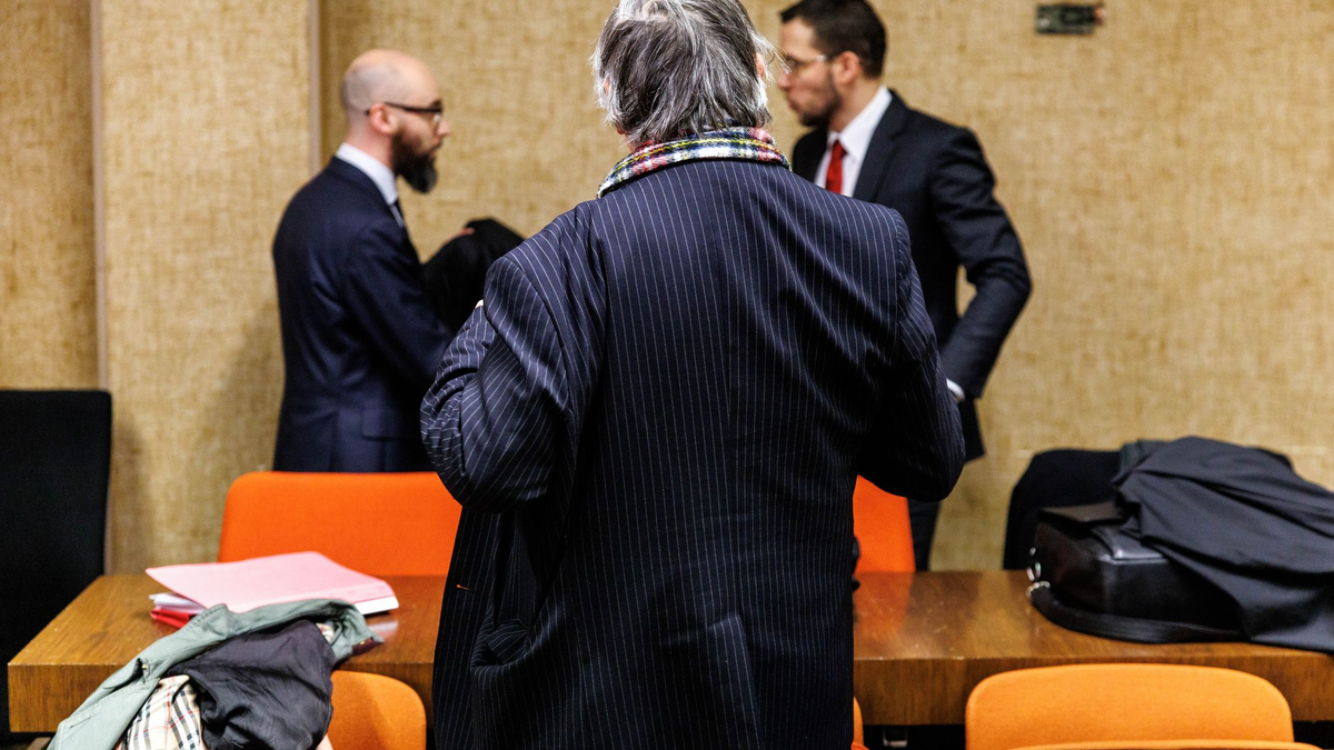 Der Angeklagte setzte zu einem sehr langen letzten Wort an.  - Foto: Matthias Balk/dpa