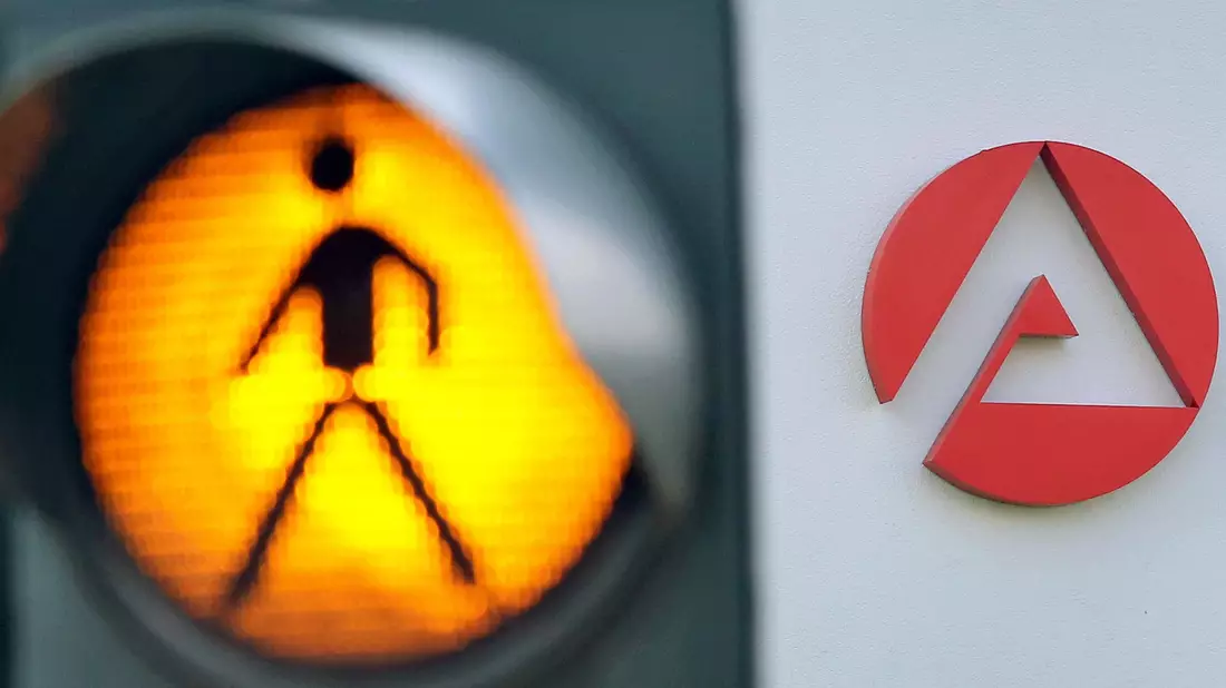 Die Vorzeichen für den deutschen Arbeitsmarkt sind laut Ifo-Institut nicht positiv. (Symbolbild)  - Bild: Jan Woitas/ZB/dpa