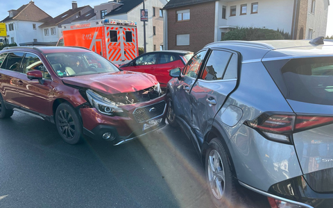 POL-RBK: Burscheid - Eine Verletzte und hoher Sachschaden bei Unfall in der Ausfahrt eines Discounters - Foto: presseportal.de