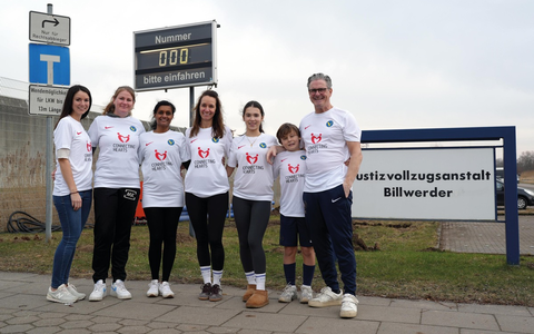 Volltreffer Familie / Ein innovatives Projekt zur Förderung des Familienzusammenhalts von Kindern mit inhaftierten Eltern - deutschlandweite Umsetzung geplant - Foto: presseportal.de Volltreffer Familie / Ein innovatives Projekt zur Förderung des Familienzusammenhalts von Kindern mit inhaftierten Eltern - deutschlandweite Umsetzung geplant - Foto: presseportal.de