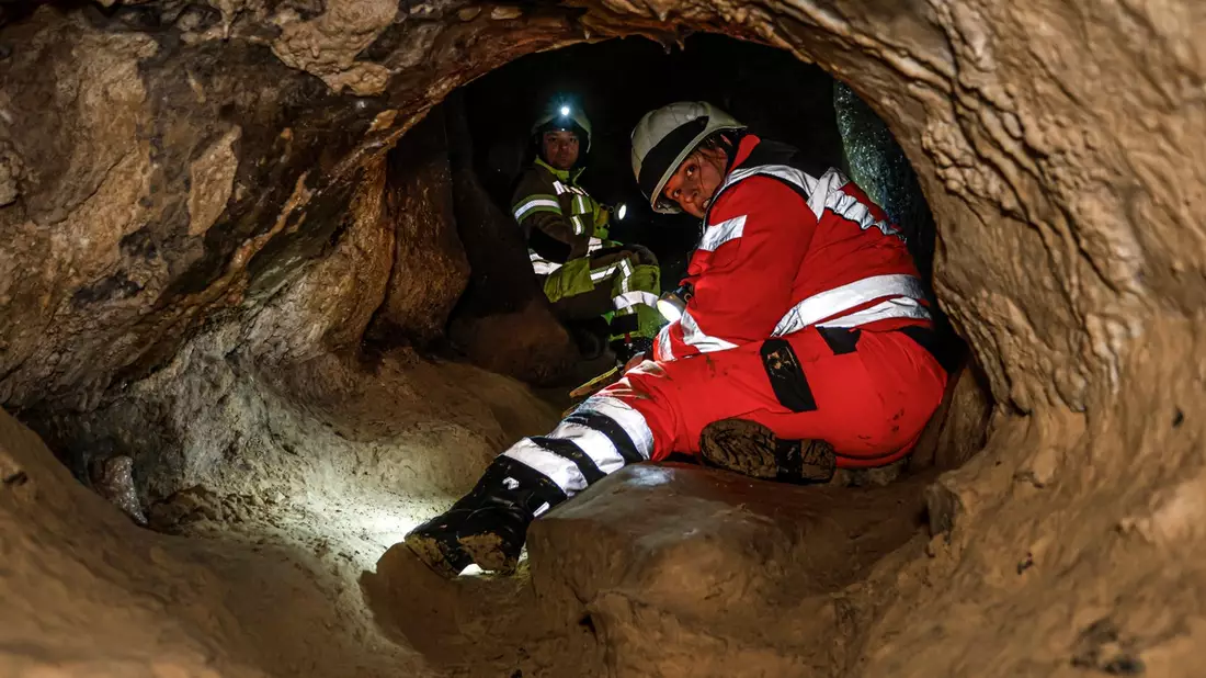 FW-MK: Feuerwehr übt in der Dechenhöhle - Bild: presseportal.de