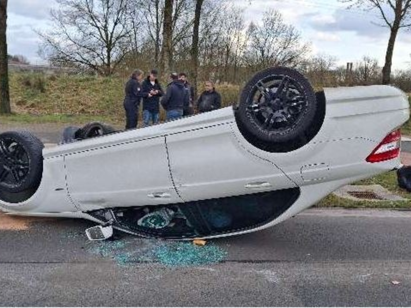 POL-ROW: ++ Bremervörde: Pkw überschlägt sich - Mutter und Kleinkind leicht verletzt ++ - Foto: presseportal.de