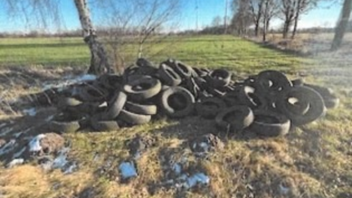 POL-DH: --- Sulingen - Altreifen entsorgt (Fotos) --- - Foto: presseportal.de