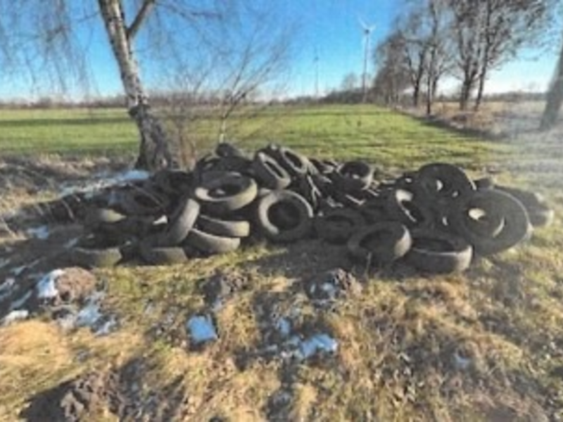 POL-DH: --- Sulingen - Altreifen entsorgt (Fotos) --- - Foto: presseportal.de