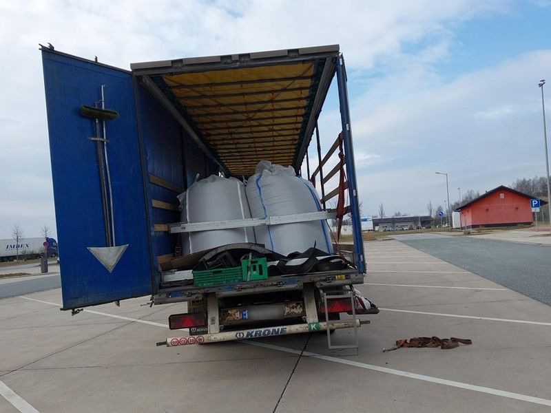 BPOLI LUD: Zwangspause für ukrainischen Sattelzug - Foto: presseportal.de